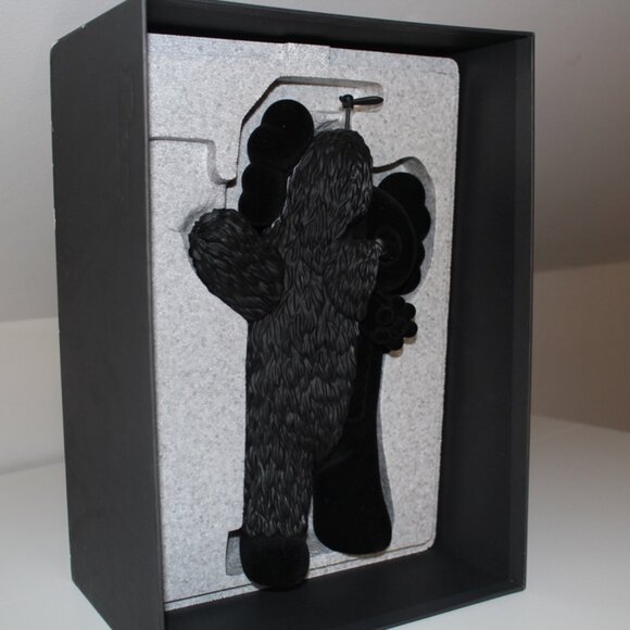 KAWS KACHAMUKKU Black Vinyl Figure 2022 Medicom Toy Damaged *Read* - Picture 1 of 7